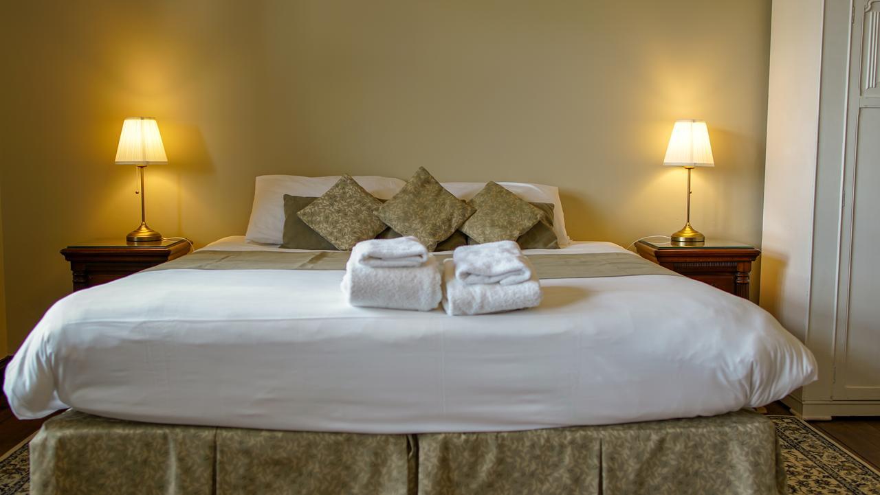 Bed and Breakfast Cleeve House Мелкшем Экстерьер фото