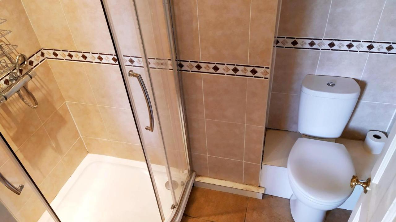Bed and Breakfast Cleeve House Мелкшем Экстерьер фото